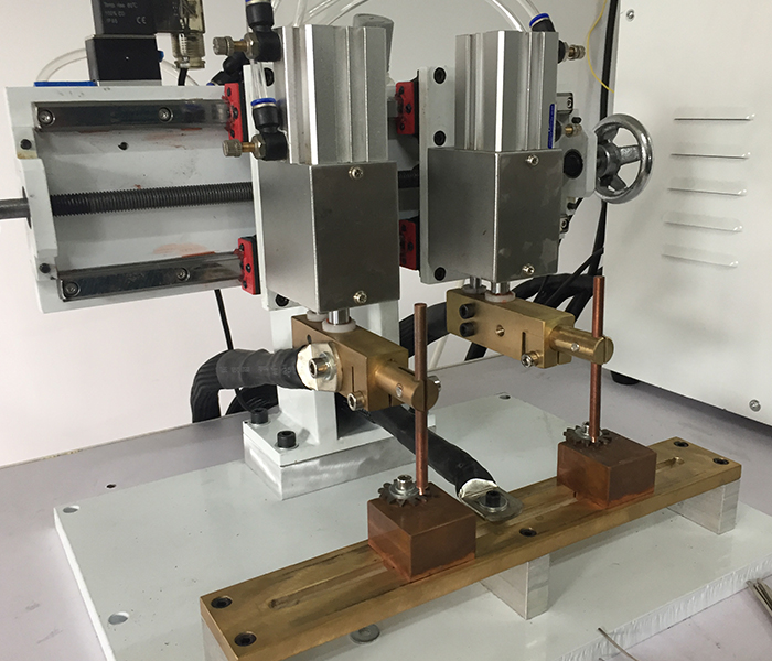 雙頭移動胸扣點焊機